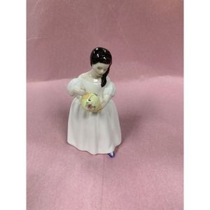 Royal Doulton “Mandy” 5 1/8”Hand Painted Figurine 1982 HN2476